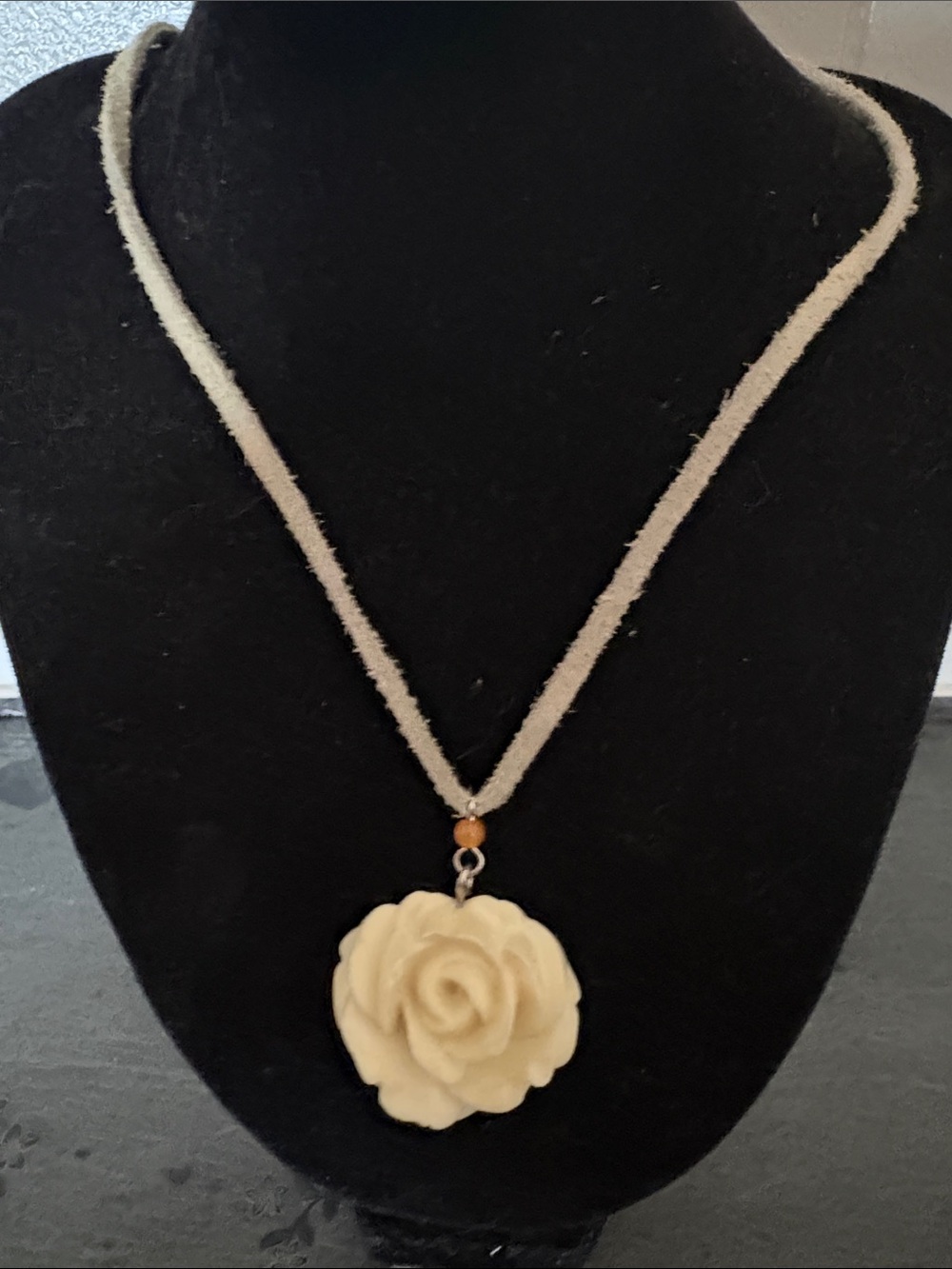 VINTAGE MOLDED RESIN CREAM ROSE PENDANT SUEDE CORDED 17" NECKLACE